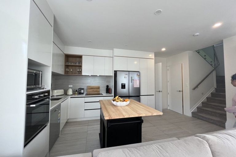 Photo of property in 6/535 Swanson Road, Ranui, Auckland, 0612