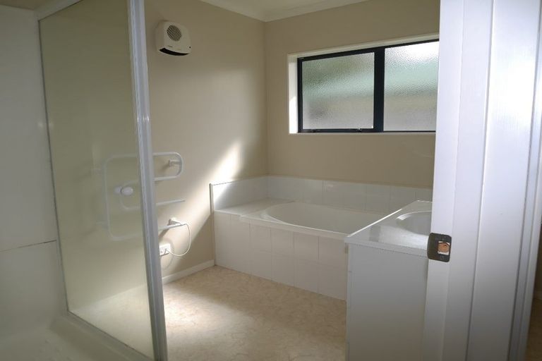 Photo of property in 108 Weggery Drive, Waikanae Beach, Waikanae, 5036