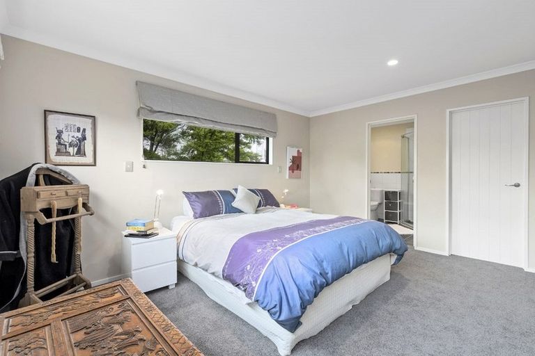 Photo of property in 21 Newbury Place, Schnapper Rock, Auckland, 0632