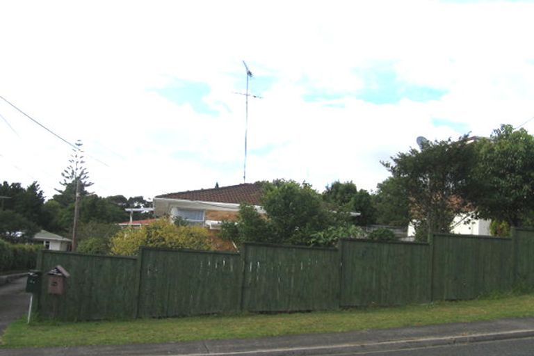 Photo of property in 2/7 Moore Street, Hillcrest, Auckland, 0627