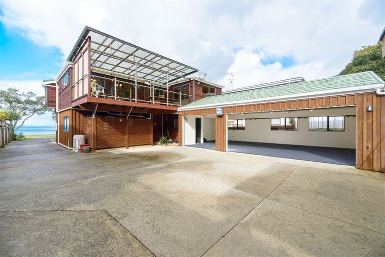 Photo of property in 18 Matakatia Parade, Matakatia, Whangaparaoa, 0930