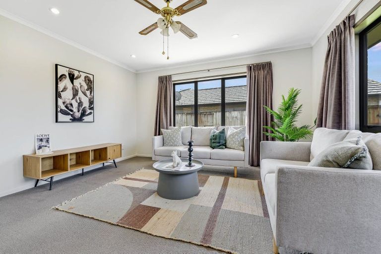 Photo of property in 15 Waltham Place, Rototuna North, Hamilton, 3210