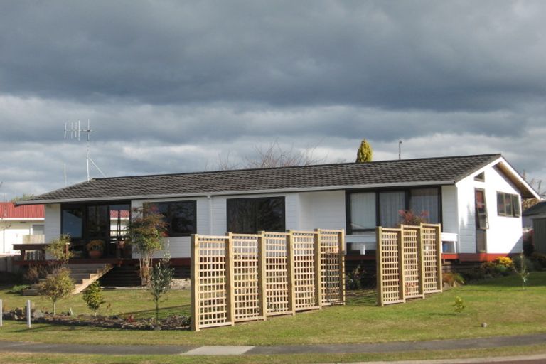 Photo of property in 1 Kauri Place, Tairua, 3508