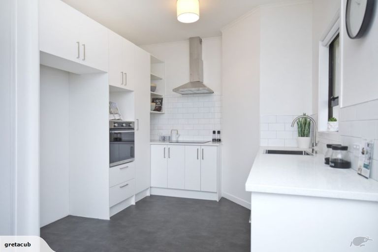 Photo of property in 2 Chalfont Street, Mangere East, Auckland, 2024