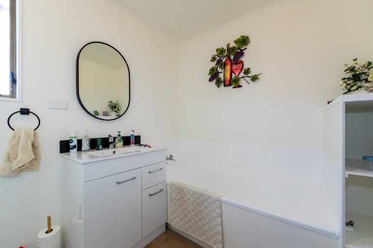 Photo of property in 33 Higginson Street, Otane, 4202