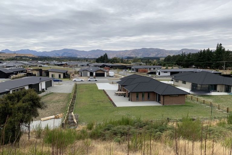 Photo of property in 33 Kingfisher Crescent, Albert Town, Wanaka, 9305