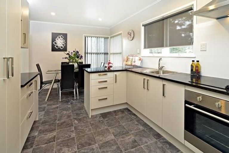 Photo of property in 10 Ranger Place, Wattle Downs, Auckland, 2103