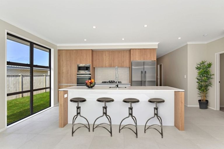 Photo of property in 22 Kukuwai Avenue, Red Beach, 0932