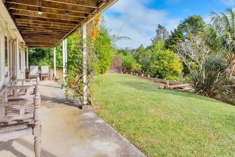 Photo of property in 82 Aberdeen Road, Campbells Bay, Auckland, 0620