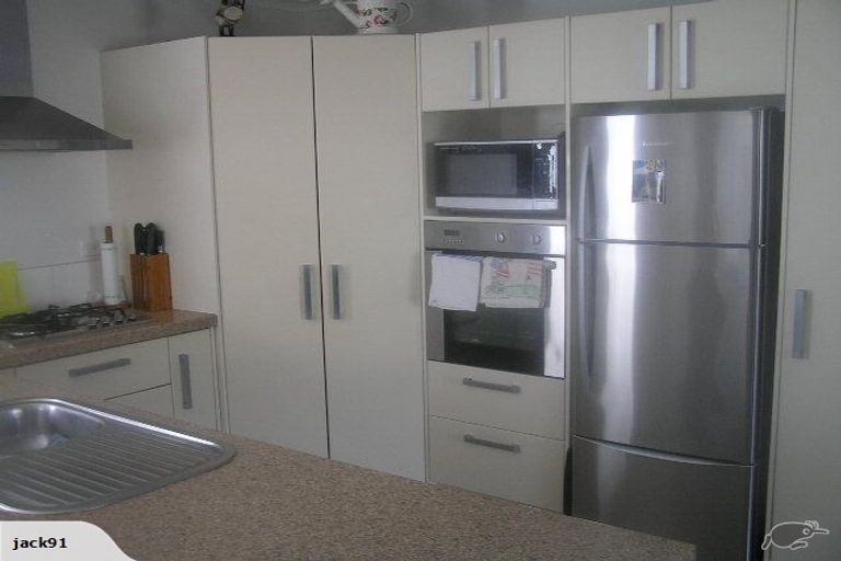 Photo of property in 5a Simons Street, Moturoa, New Plymouth, 4310