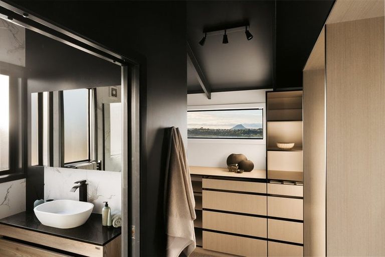 Photo of property in 2 Keam Way, Welcome Bay, Tauranga, 3112