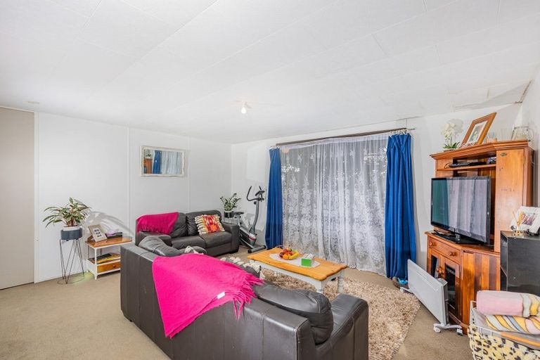 Photo of property in 2/63 Hindmarsh Street, Henderson, Auckland, 0612