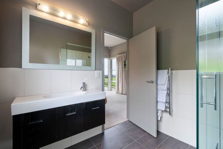 Photo of property in 33 Oram Drive, Turitea, Palmerston North, 4472