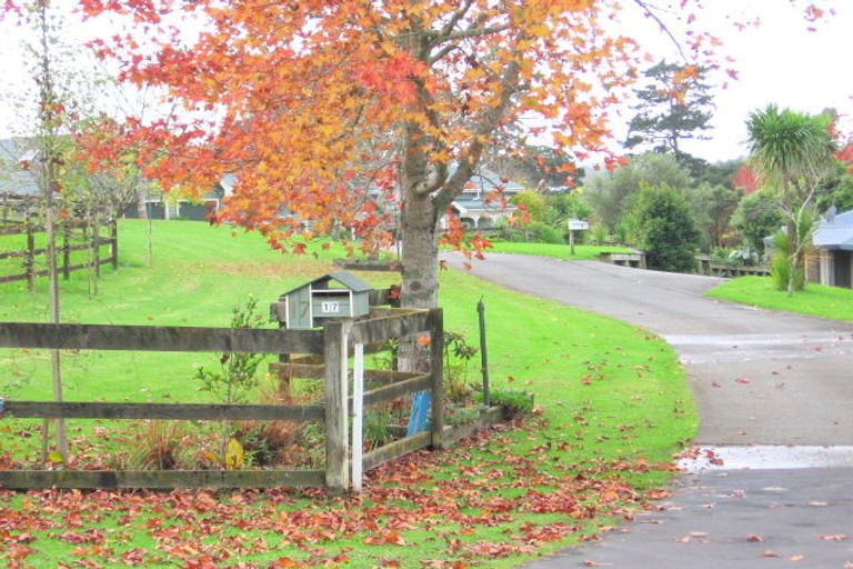 Photo of property in 17 Manon Crescent, Greenhithe, Auckland, 0632