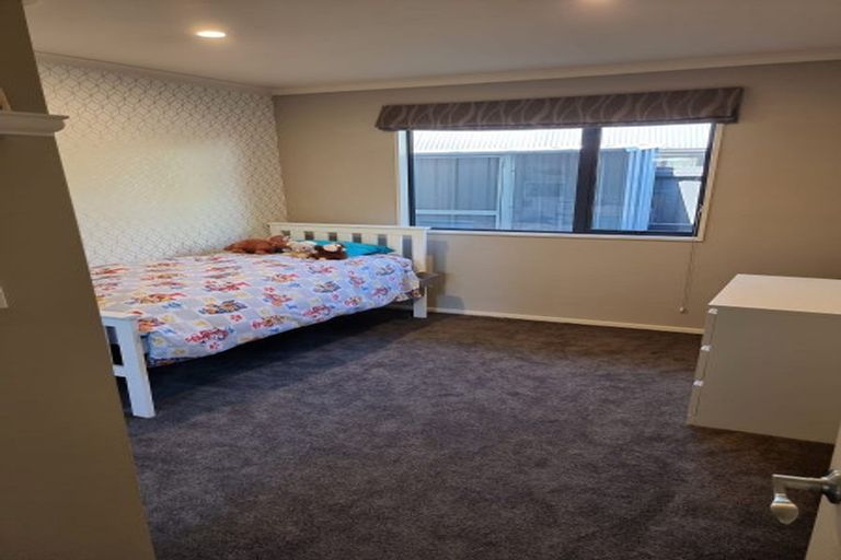 Photo of property in 16 Bottle Lake Drive, Parklands, Christchurch, 8083