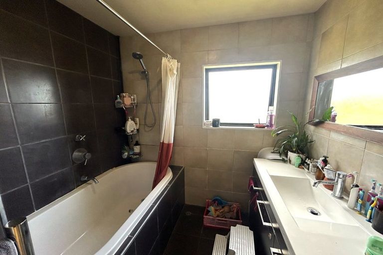 Photo of property in 9 Point Street, Raglan, 3225