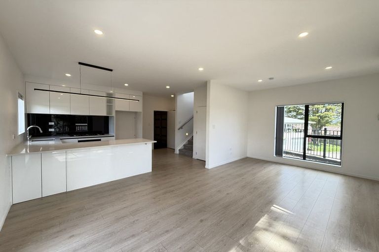 Photo of property in 13f Glendhu Road, Bayview, Auckland, 0629