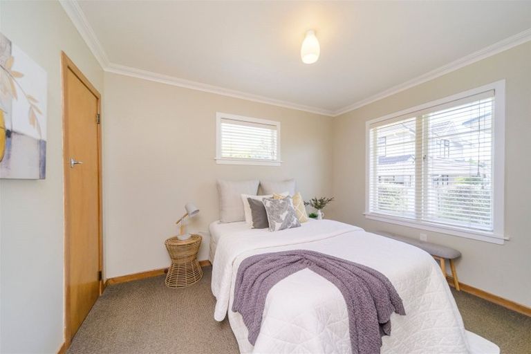 Photo of property in 16 Newcastle Street, Hokowhitu, Palmerston North, 4410