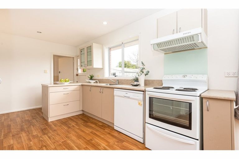 Photo of property in 13 Pembroke Street, Avondale, Christchurch, 8061