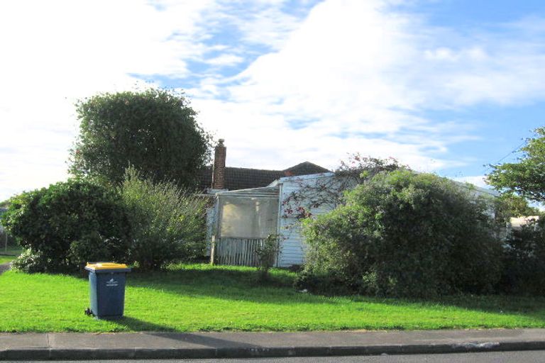 Photo of property in 1 Titoki Street, Te Atatu Peninsula, Auckland, 0610