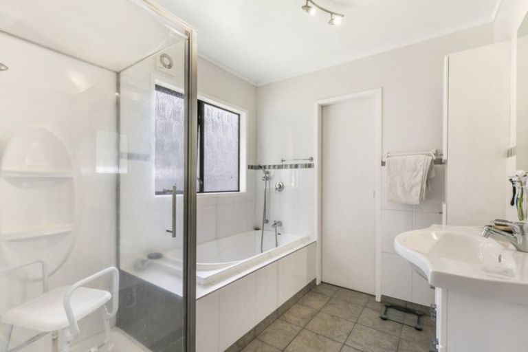 Photo of property in 20 Sandiacre Way, Browns Bay, Auckland, 0630