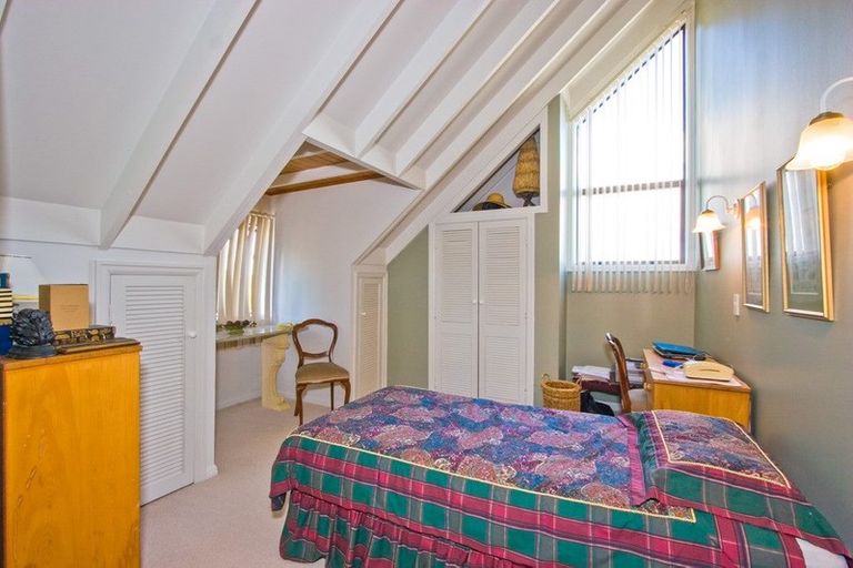 Photo of property in 28 Puawai Place, Northcote, Auckland, 0627