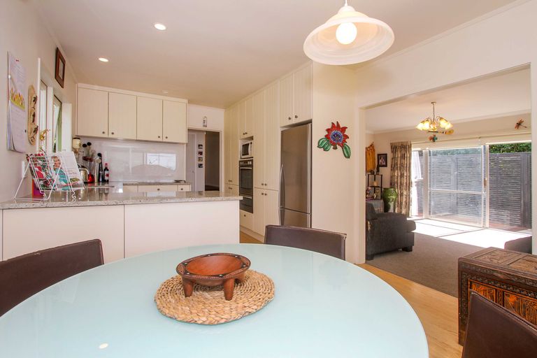 Photo of property in 1/19 Mcdowell Crescent, Hillcrest, Auckland, 0627