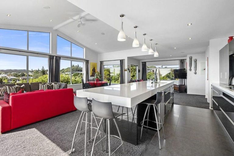 Photo of property in 86 Brougham Street, New Plymouth, 4310
