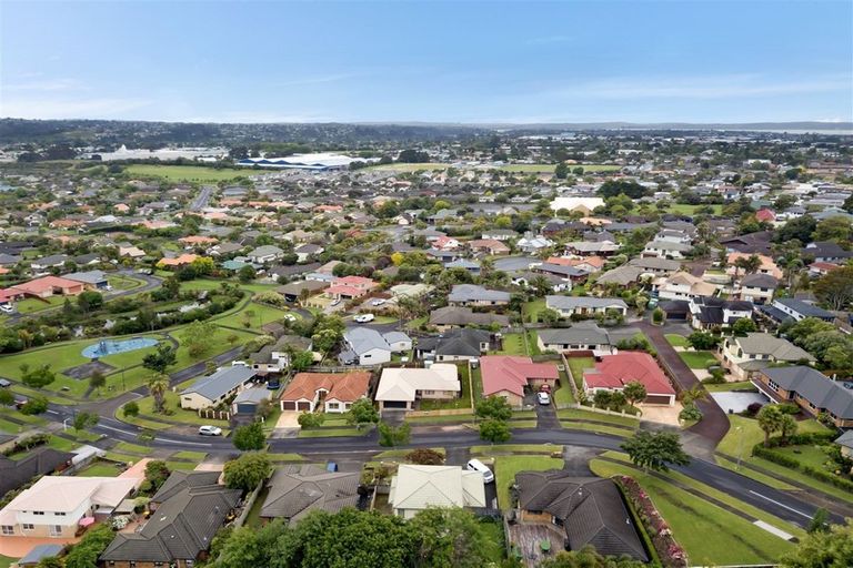 Photo of property in 17 Semillon Avenue, Henderson, Auckland, 0612