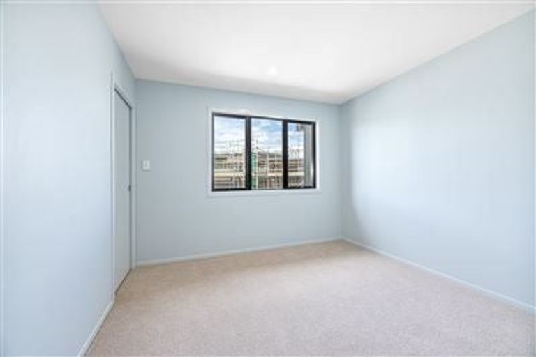 Photo of property in 2d Nerita Place, Long Bay, Auckland, 0630