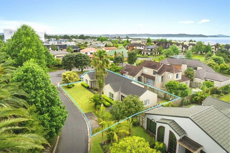 Photo of property in 15 Huntaway Lane, Te Atatu Peninsula, Auckland, 0610