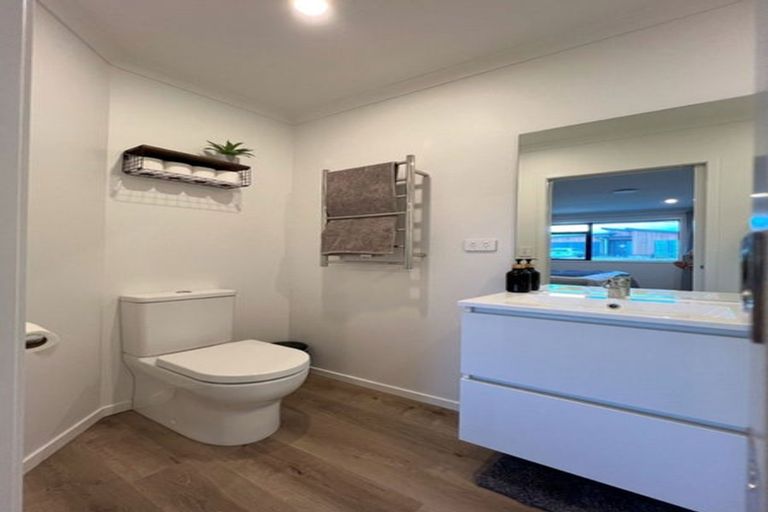 Photo of property in 2 Ricketts Road, Wainui, 0932