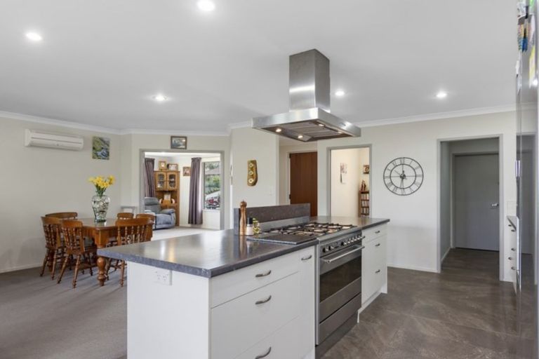 Photo of property in 16 Haden Place, Omokoroa, 3114