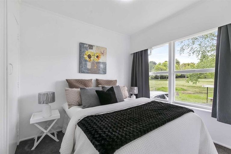Photo of property in 2/16 Diana Drive, Glenfield, Auckland, 0627