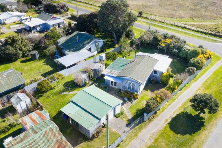 Photo of property in 12 Beach Street, Tangimoana, 4822