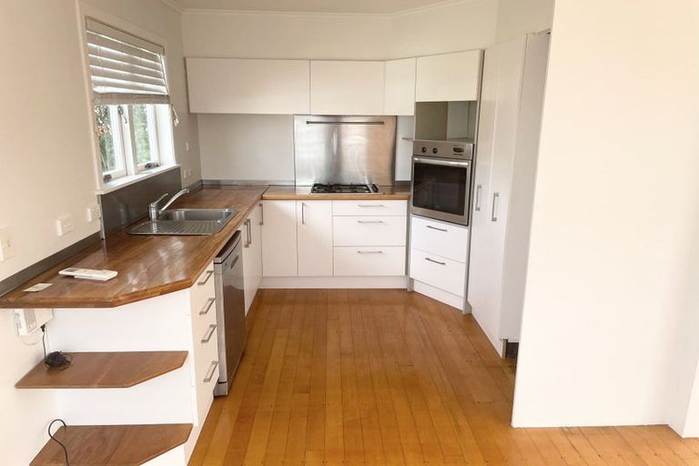 Photo of property in 7 Edgerton Road, Te Atatu Peninsula, Auckland, 0610