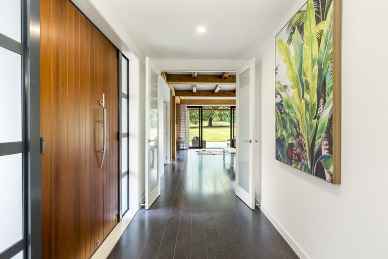Photo of property in 7 Whangaparaoa Road, Red Beach, 0932