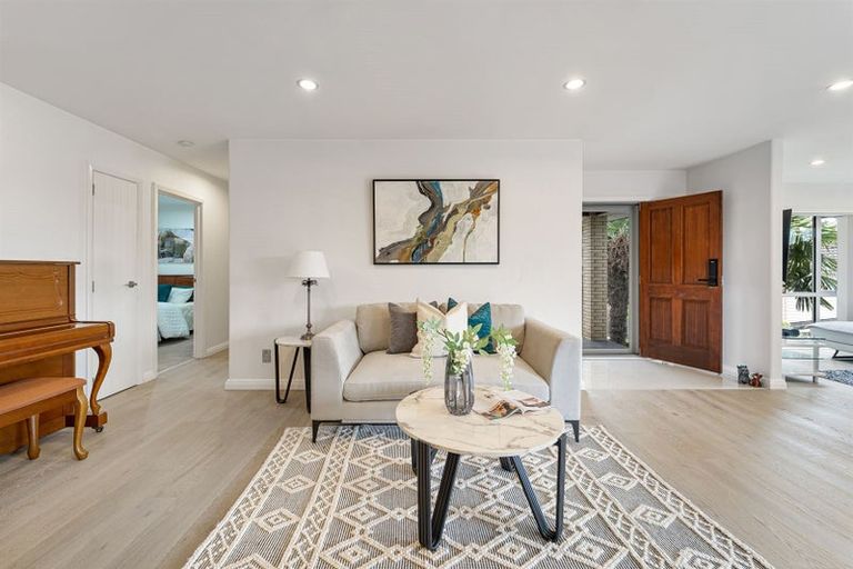 Photo of property in 30 Schnapper Rock Road, Schnapper Rock, Auckland, 0632