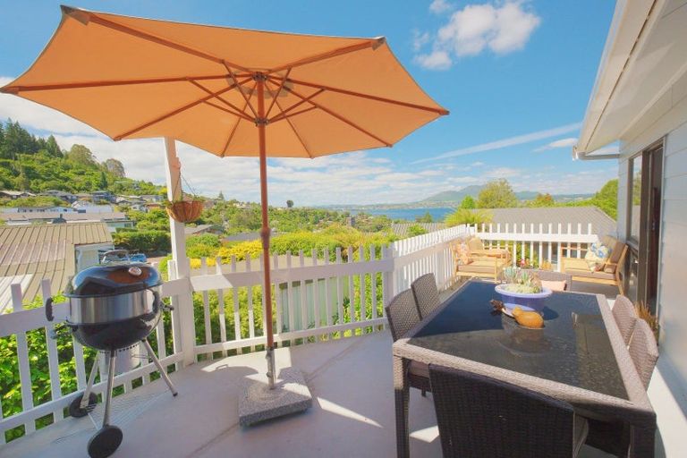 Photo of property in 117 Wakeman Road, Acacia Bay, Taupo, 3330