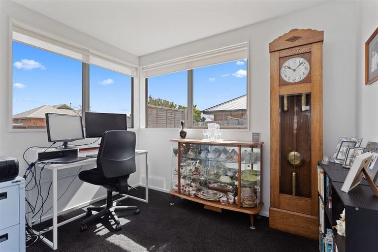 Photo of property in 60 Oakwood Drive, Rangiora, 7400