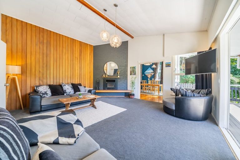 Photo of property in 34 Pinehaven Road, Pinehaven, Upper Hutt, 5019