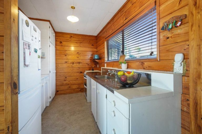 Photo of property in 13a Ward Crescent, Te Atatu Peninsula, Auckland, 0610