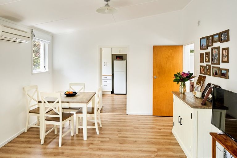 Photo of property in 2/345 Muritai Road, Eastbourne, Lower Hutt, 5013