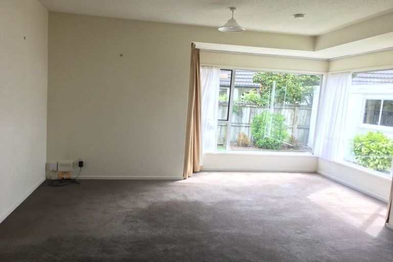 Photo of property in 2/16 Mulberry Place, Redwood, Christchurch, 8051