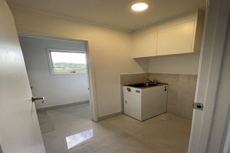 Photo of property in 73 Triangle Road, Massey, Auckland, 0614