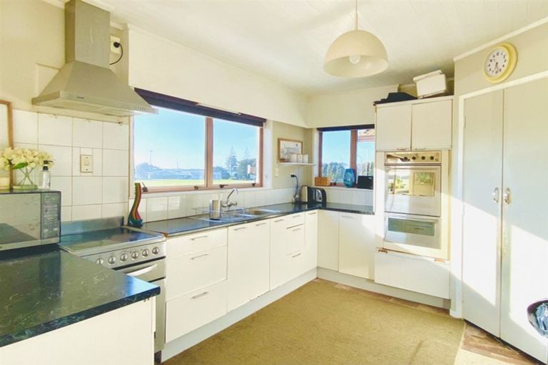 Photo of property in 19 Domain Road, Weymouth, Auckland, 2103