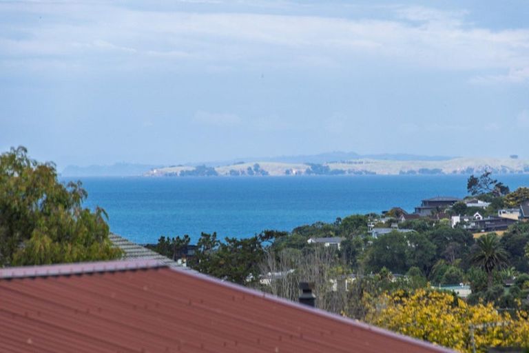 Photo of property in 23 King Richard Place, Browns Bay, Auckland, 0630