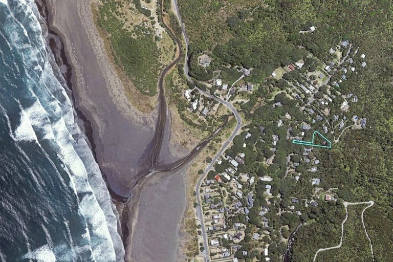 Photo of property in 89 Garden Road, Piha, 0772