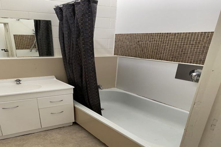 Photo of property in 2/6 Bond Crescent, Forrest Hill, Auckland, 0620