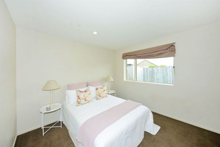 Photo of property in 5 Willowview Drive, Redwood, Christchurch, 8051